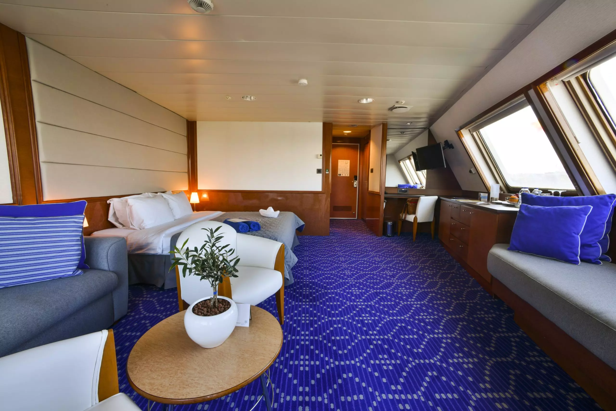 olympia-staterooms-sg (1)
