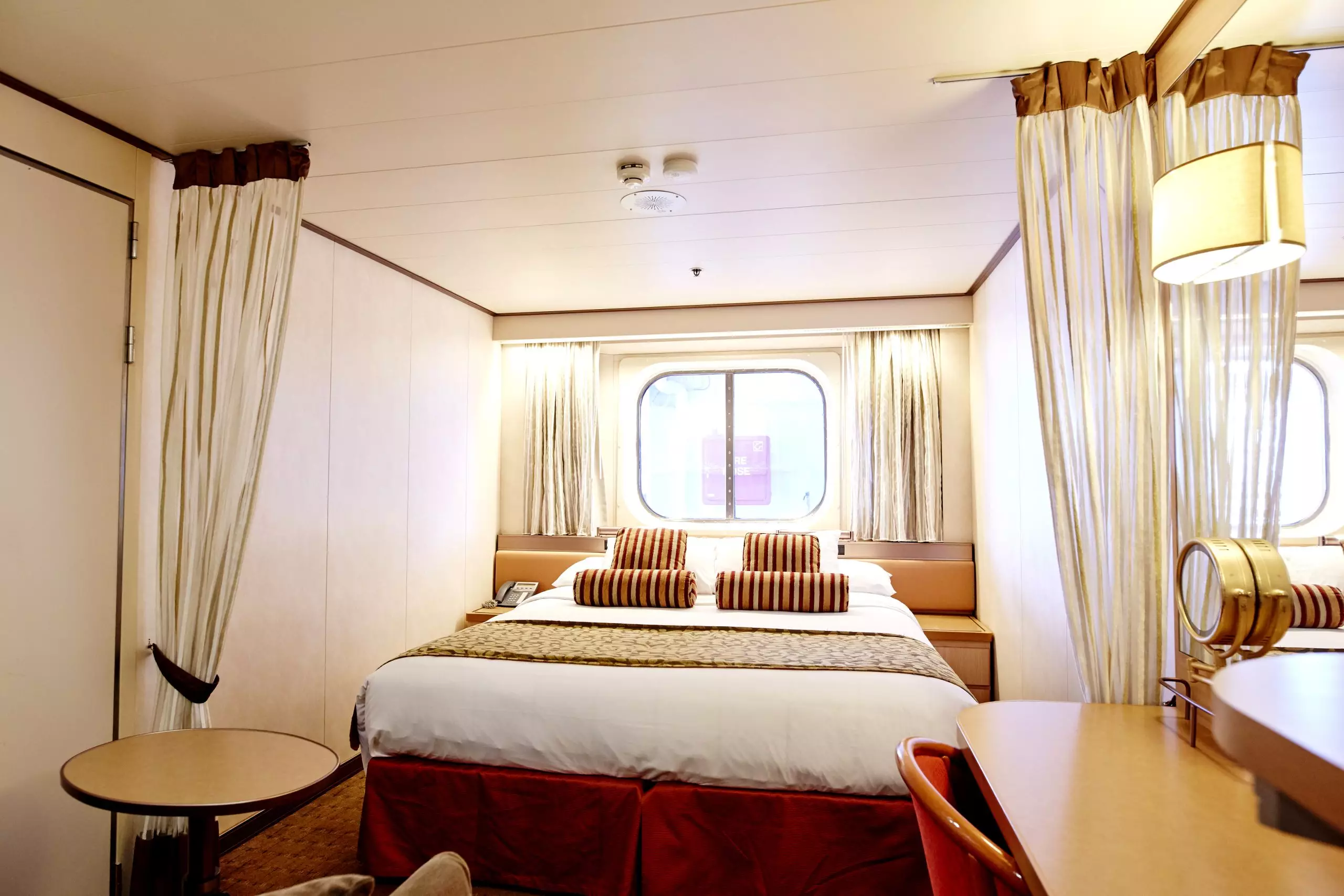 Journey_Ship_XBO obstructed view Deck 6 (double bed)